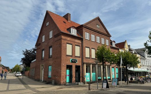 Til ejendomme (16)