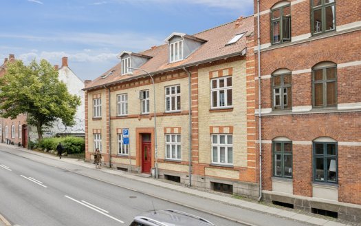 Til ejendomme (5)