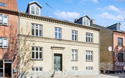 Til ejendomme (10)