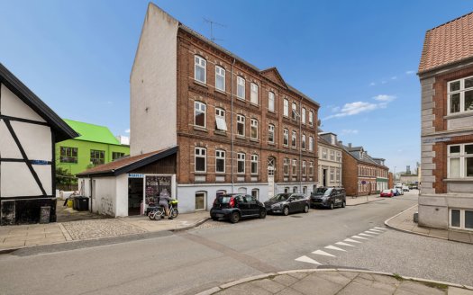 Til ejendomme (13)
