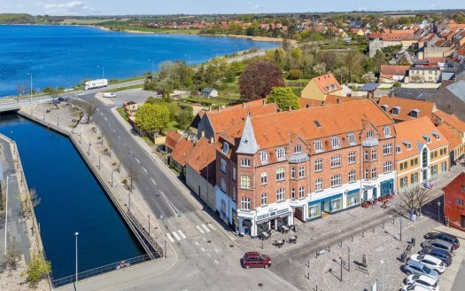 Til ejendomme (11)